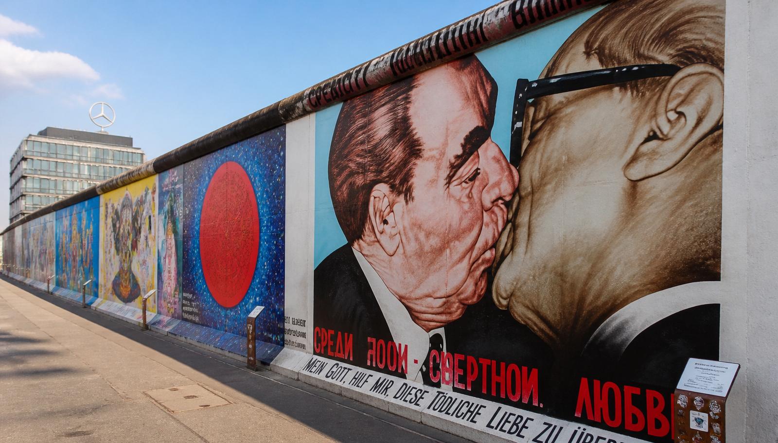 Berlin Wall & East Side Gallery Tour